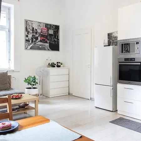 Dora Near Buda Castle With Parking!