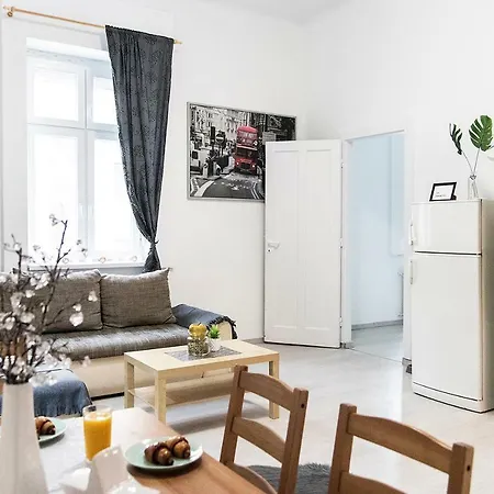 Dora Near Buda Castle With Parking!