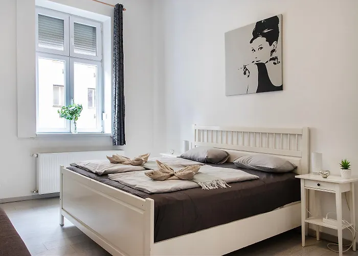 Dora Near Buda Castle With Parking! * 布达佩斯